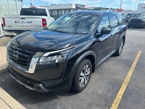 Certified 2024 Nissan Pathfinder SL AWD/4WD image 2