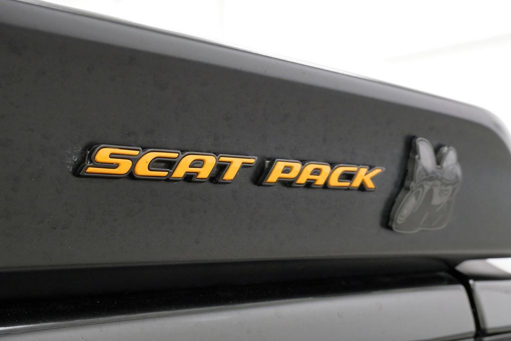 Used 2022 Dodge Challenger R/T Scat Pack RWD image 11