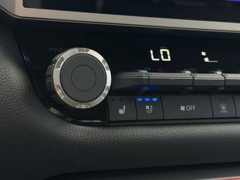 Certified 2026 Toyota Tundra Limited AWD/4WD image 22