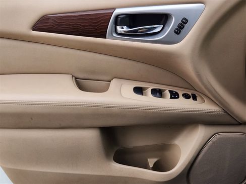 Used 2017 Nissan Pathfinder Platinum w/ Cargo Package image 22