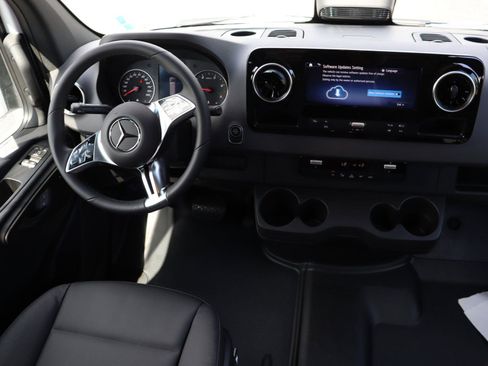 New 2025 Mercedes-Benz Sprinter 2500 image 4