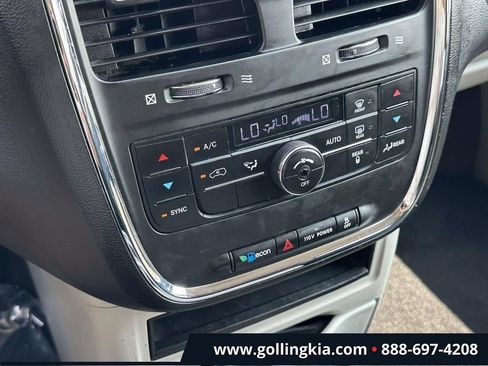 Used 2012 Chrysler Town & Country Touring FWD image 25