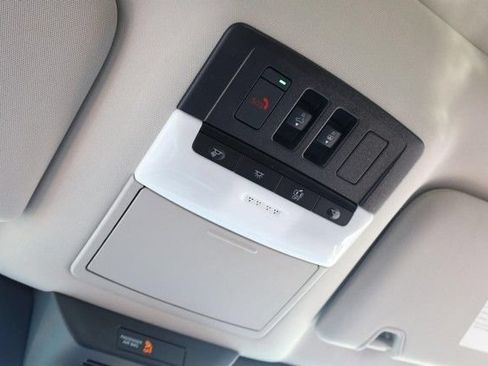 Certified 2025 Nissan Pathfinder Platinum FWD image 21