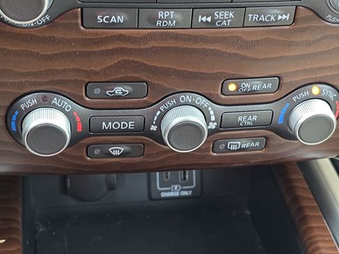 Used 2020 Nissan Pathfinder Platinum image 26