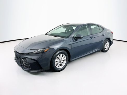 Used 2025 Toyota Camry LE image 3