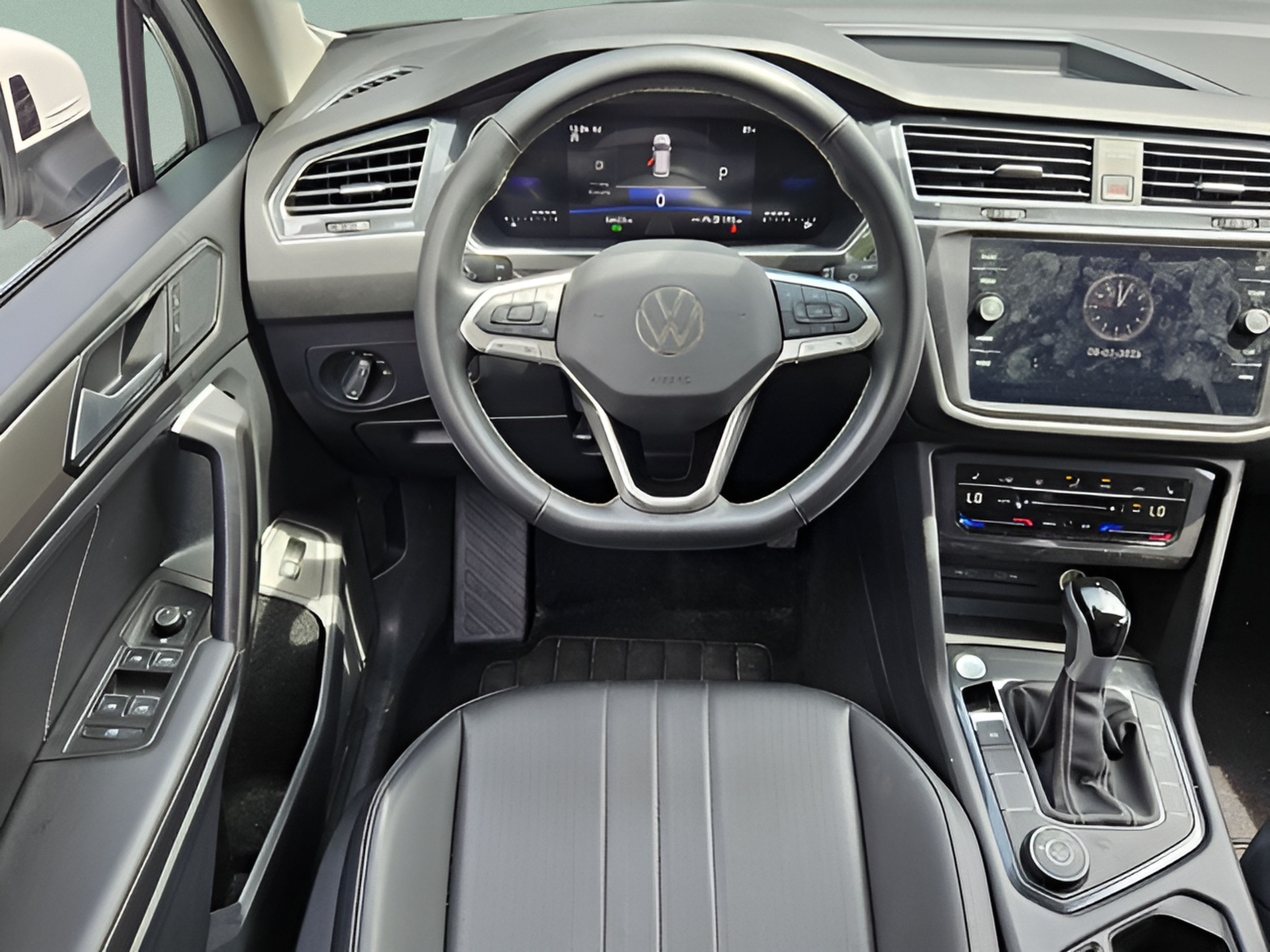 Certified 2024 Volkswagen Tiguan SE AWD/4WD image 11