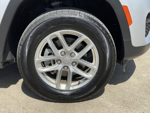 Used 2025 Jeep Grand Cherokee Laredo X w/ Trailer Tow Package AWD/4WD image 51