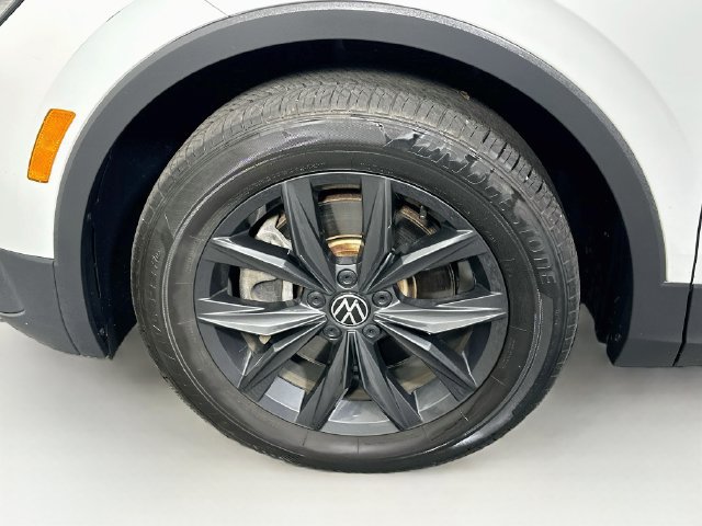 Certified 2024 Volkswagen Tiguan SE AWD/4WD image 32