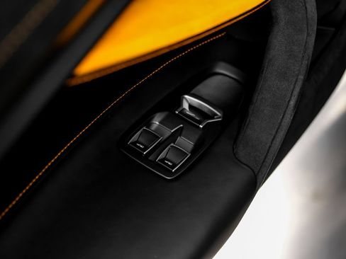 Used 2026 McLaren 750S Spider RWD image 47