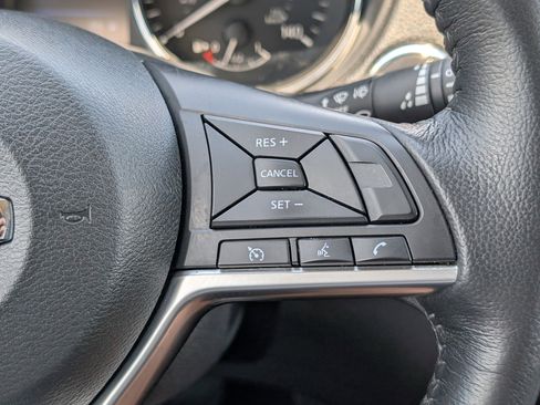 Used 2018 Nissan Rogue SV FWD image 16