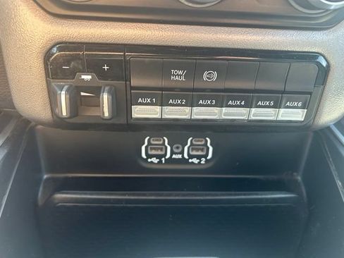 Used 2024 RAM 2500 Big Horn AWD/4WD image 30