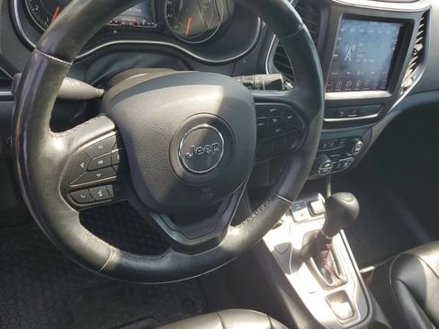 Used 2019 Jeep Cherokee Trailhawk w/ Comfort & Convenience Group AWD/4WD image 19