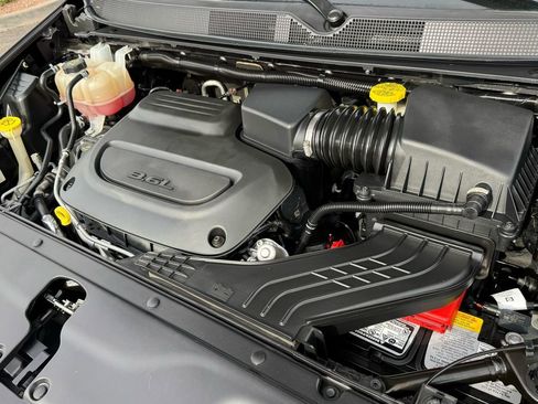 Used 2023 Chrysler Pacifica Touring-L image 23