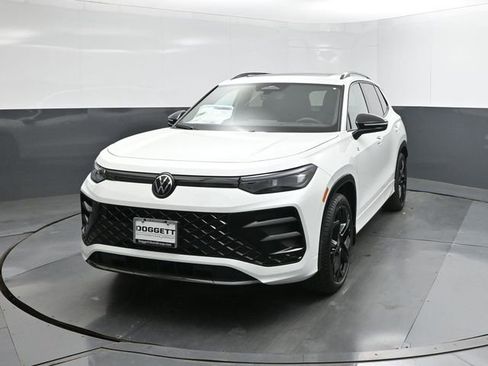 New 2026 Volkswagen Tiguan SE R-Line image 30