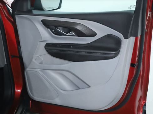 Used 2023 GMC Terrain SLT image 34