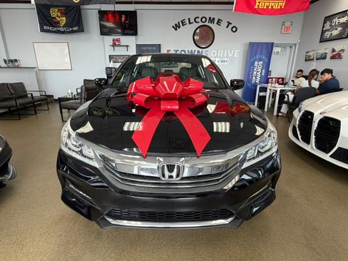 Used 2016 Honda Accord Sport image 2