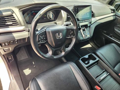 Used 2023 Honda Odyssey EX-L image 2