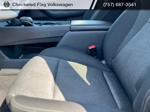 Used 2024 Nissan Rogue SV FWD image 25