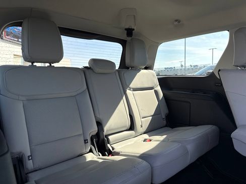 Used 2025 Ford Expedition Platinum w/ Driver's Package AWD/4WD image 18