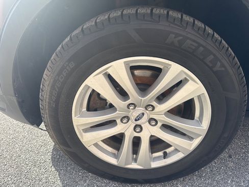 Used 2018 Ford Explorer XLT w/ Equipment Group 202A image 10