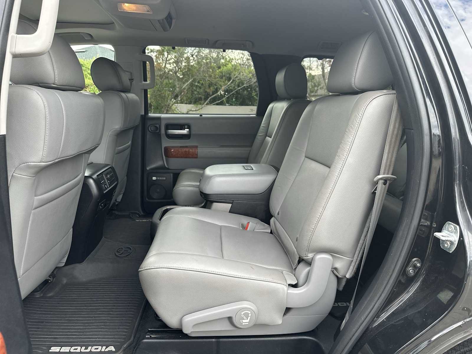 Used 2018 Toyota Sequoia Platinum AWD/4WD image 17