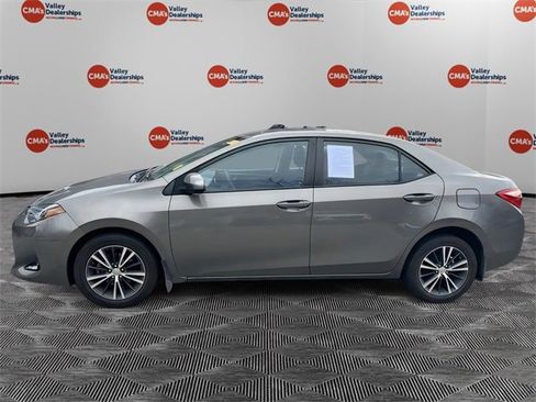 Used 2018 Toyota Corolla LE w/ LE Premium Package w/Moonroof image 4