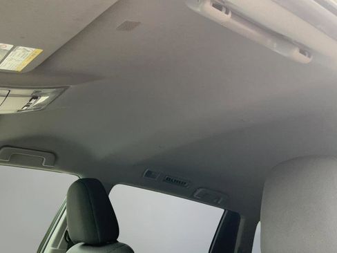 Used 2019 Toyota Highlander LE FWD image 18
