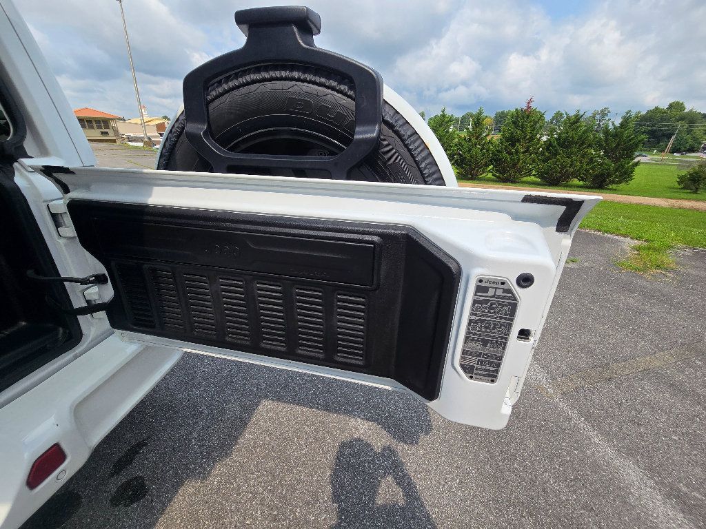 Used 2023 Jeep Wrangler Unlimited Sahara AWD/4WD image 20