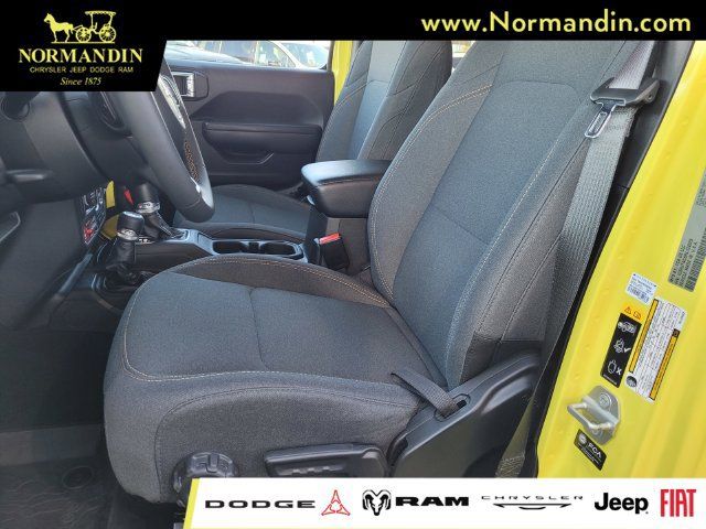 Used 2024 Jeep Gladiator Sport AWD/4WD image 16