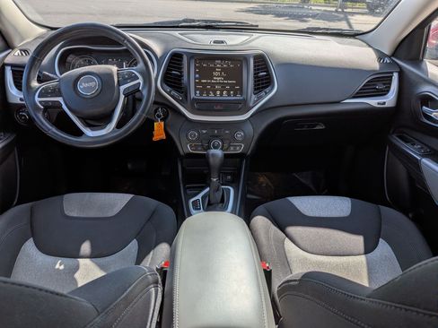 Used 2014 Jeep Cherokee Latitude FWD image 25