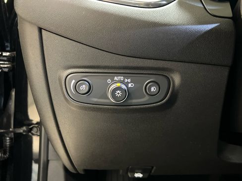 Used 2021 Chevrolet Equinox LT image 23