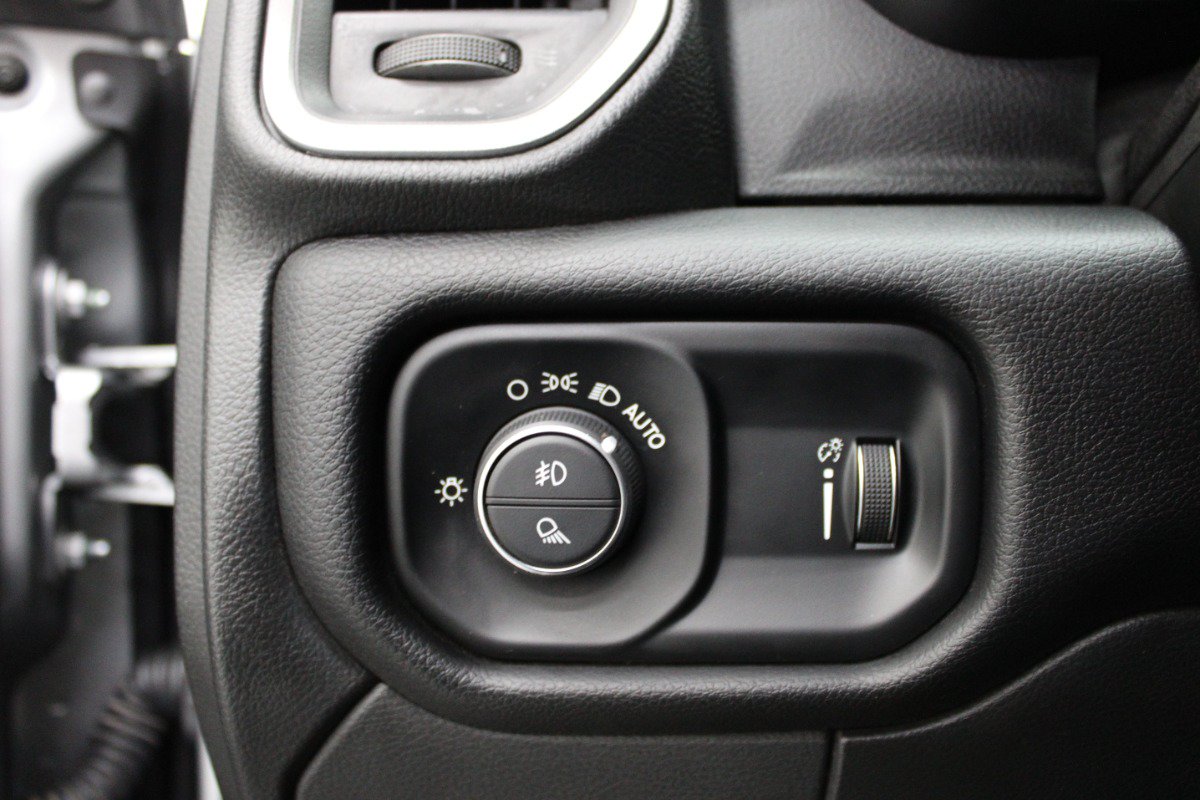 Used 2024 RAM 2500 Big Horn w/ Night Edition AWD/4WD image 17