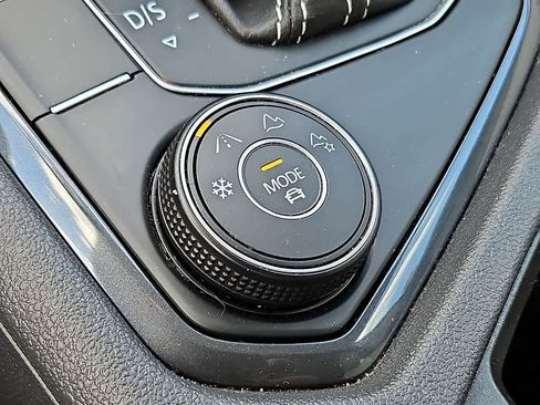 Used 2021 Volkswagen Tiguan SE AWD/4WD image 23