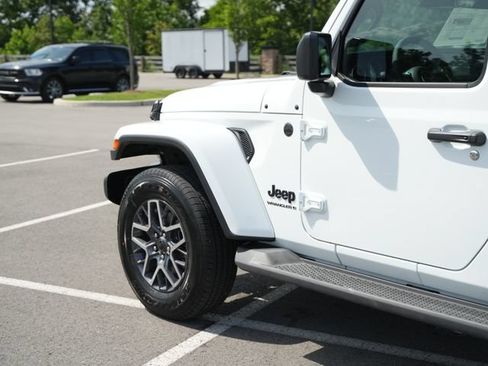 New 2026 Jeep Wrangler Unlimited Sahara AWD/4WD image 36