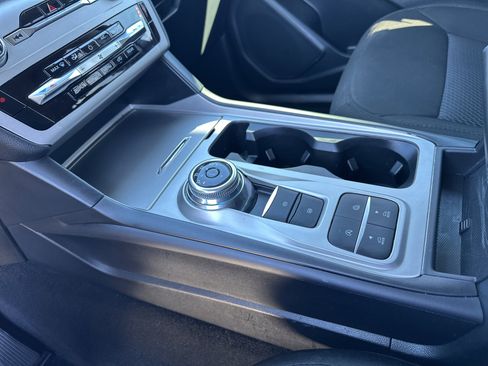 Used 2023 Ford Explorer XLT image 16