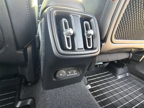 Used 2022 Volvo XC40 T5 R-Design w/ Advanced Package image 26