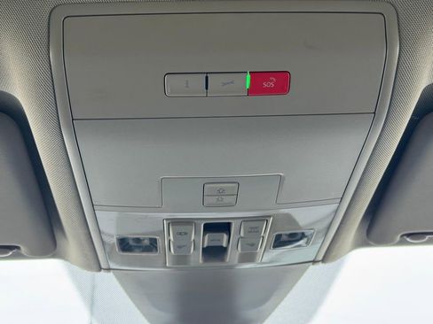 Used 2021 Volkswagen Atlas SEL Premium image 18