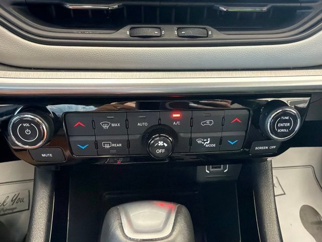 Used 2025 Jeep Compass Limited AWD/4WD image 18