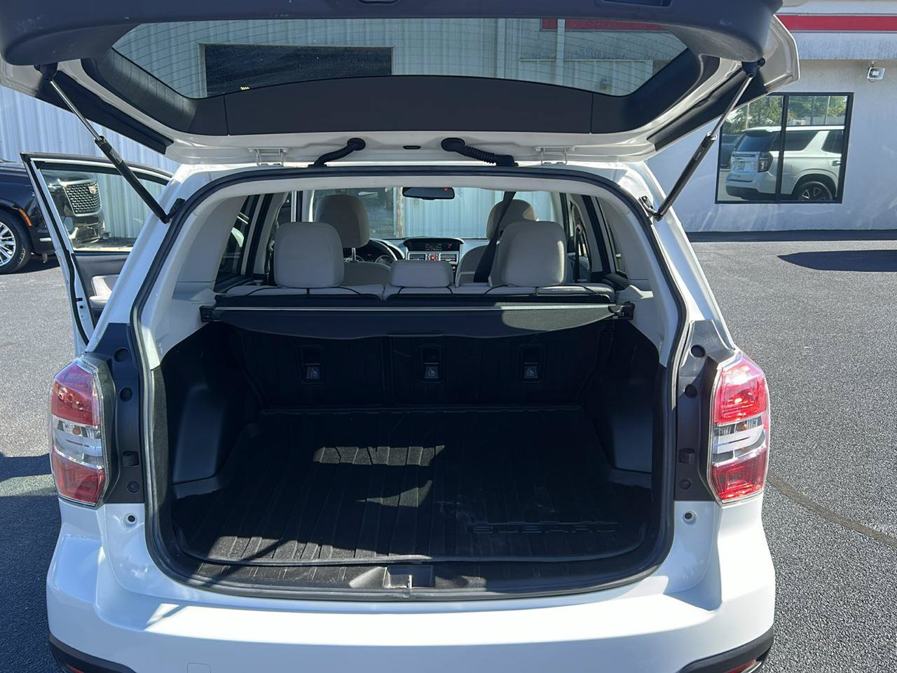 Used 2016 Subaru Forester 2.5i Premium w/ All-Weather Package AWD/4WD image 11