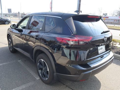 Certified 2025 Nissan Rogue SV AWD/4WD image 8