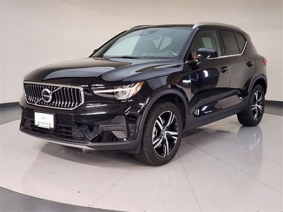 Used 2025 Volvo XC40 B5 Core