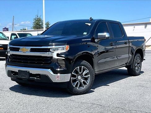 Used 2022 Chevrolet Silverado 1500 LT AWD/4WD image 2