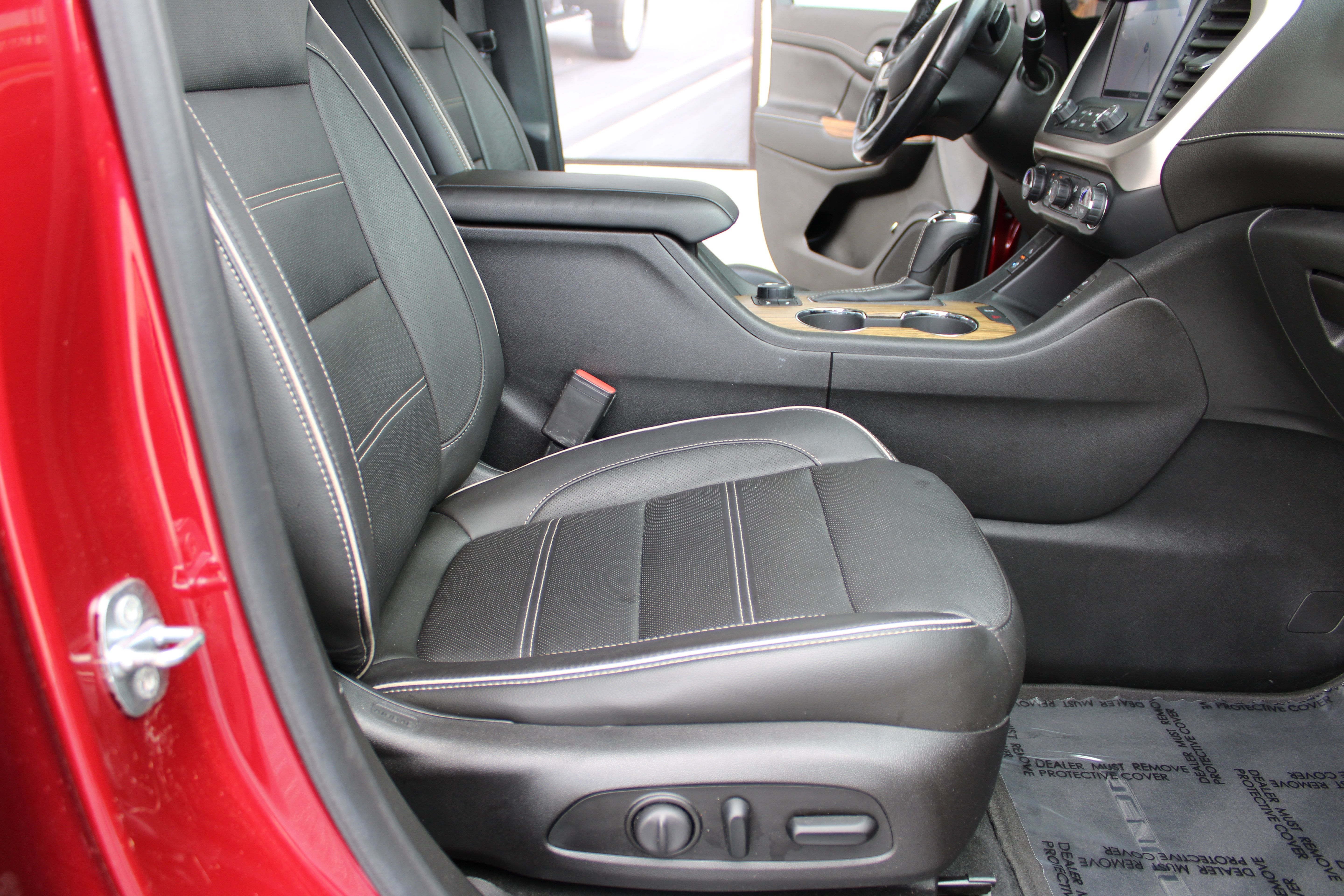 Used 2019 GMC Acadia Denali w/ Technology Package FWD image 19