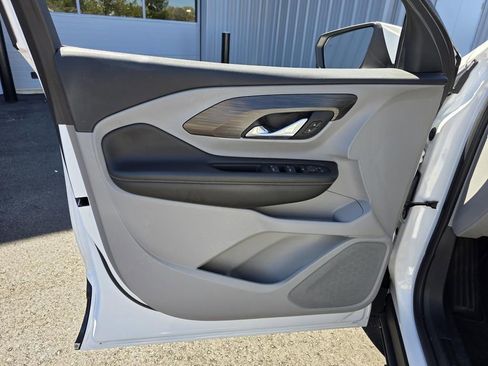 Used 2023 GMC Terrain SLE w/ Driver Convenience Package image 11