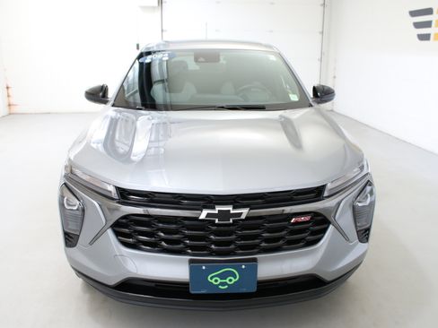 Certified 2024 Chevrolet Trax RS w/ Driver Confidence Package FWD image 2