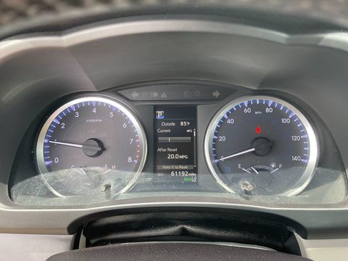 Used 2019 Toyota Highlander Plus AWD/4WD image 18