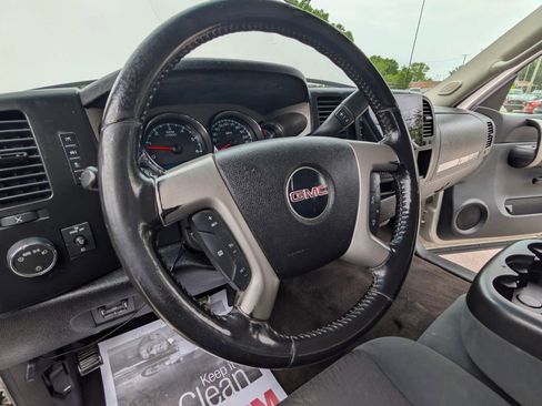 Used 2009 GMC Sierra 2500 W/T AWD/4WD image 10