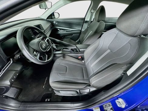 Used 2024 Hyundai Elantra SE FWD image 19