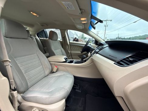 Used 2016 Ford Taurus SE FWD image 32