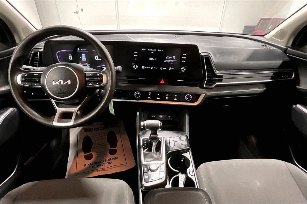 Used 2025 Kia Sportage LX FWD image 18